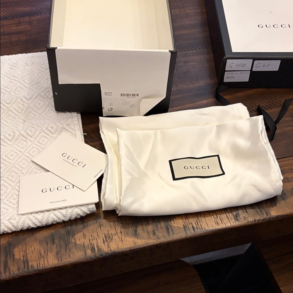 Gucci Black and Gold Heeled Sandals - Picture 4 of 7